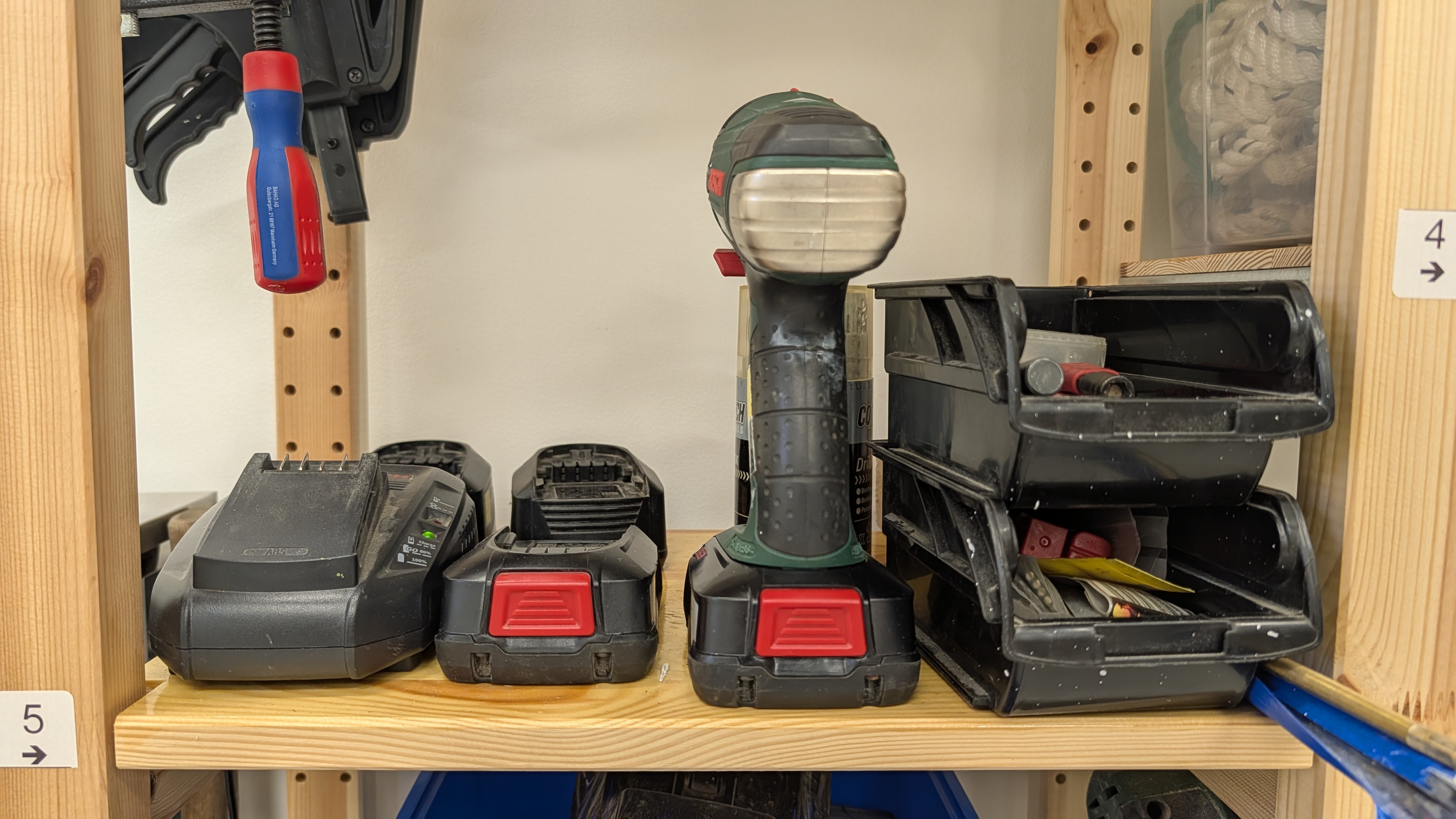 Skruvdragare med tillbehör