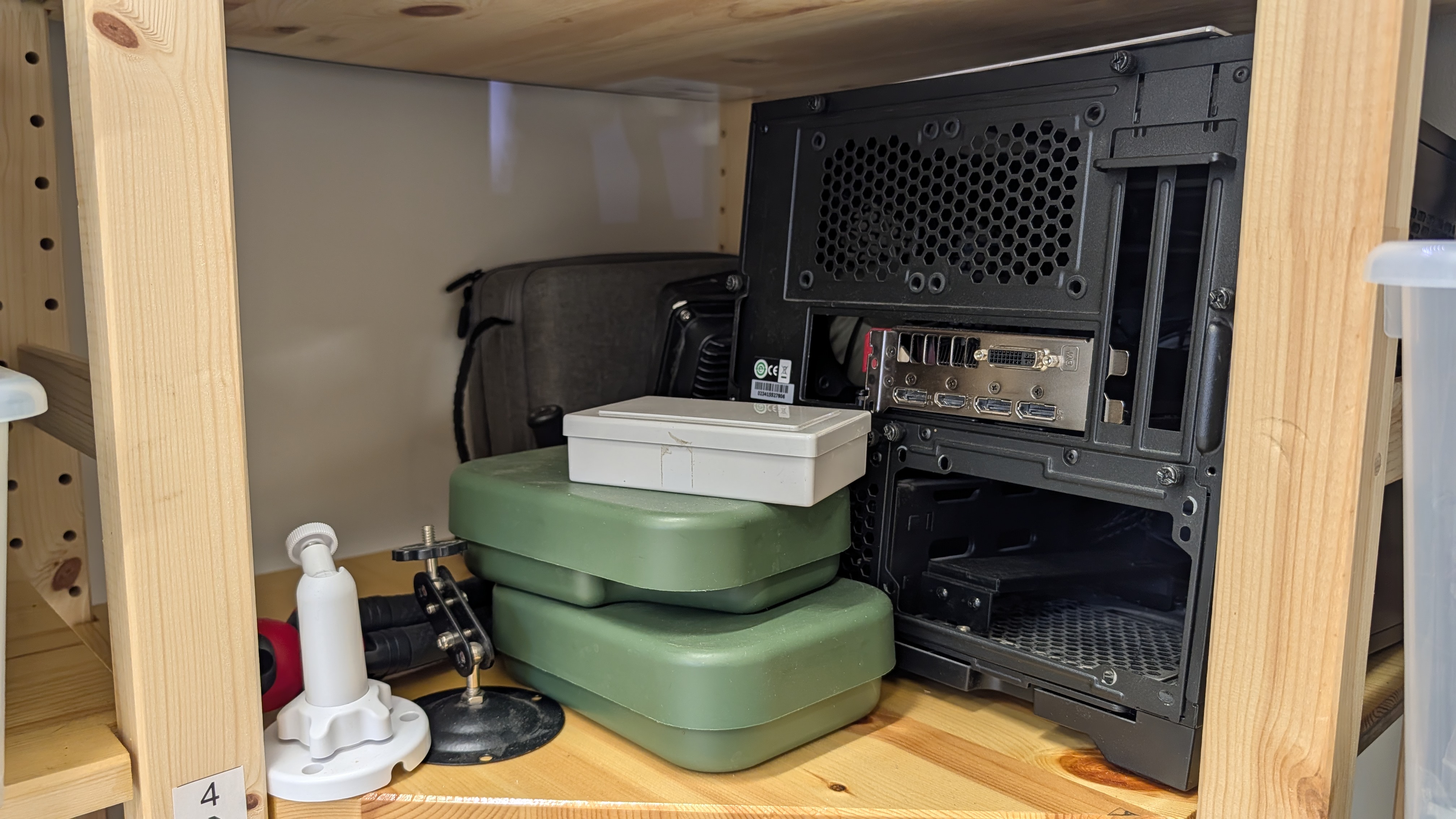 Matlådor och datorchassi